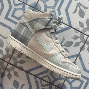 Nike Kids High-Top Sneakers - Light Gray and Cream